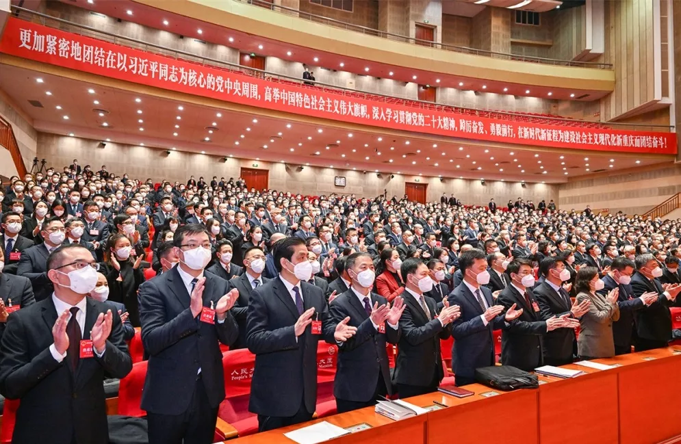 重慶巨成集團(tuán)總經(jīng)理黃怡霖參加重慶市第六屆人大會議